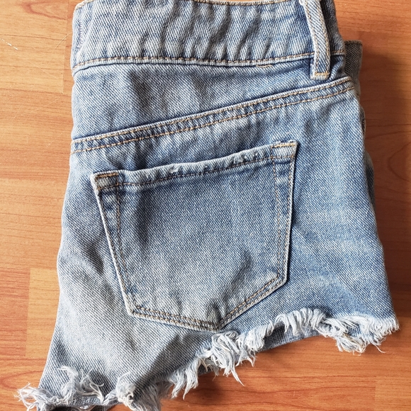 PacSun Low Rise Short-Shorts - Picture 2 of 4